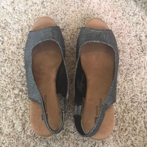 White mountain sandal wedges size 8